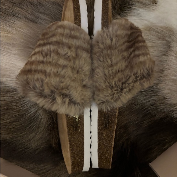 BNIB BY CHINESE LAUNDRY FURRY STRIPED BROWN SANDALS - Picture 6 of 11